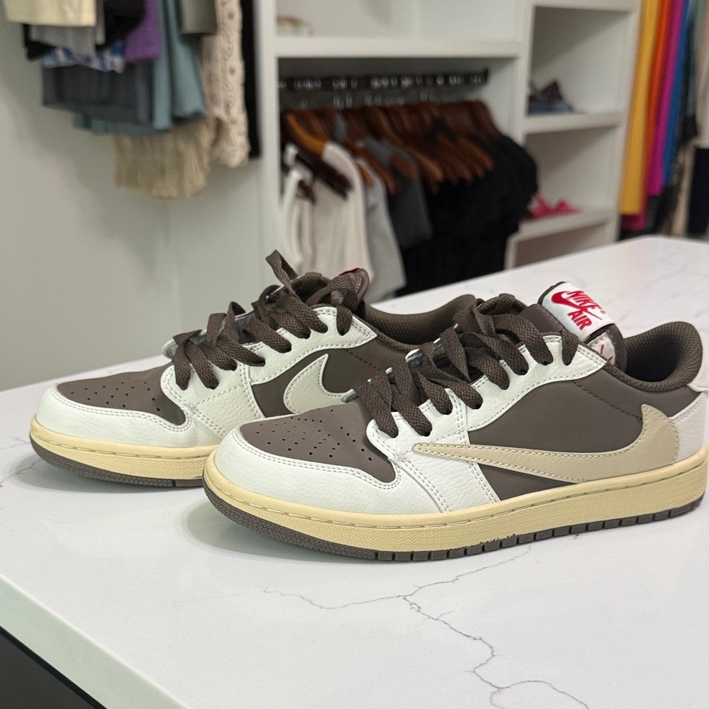 Travis Scott Mochas, Nike Brown and Cream Sneakers Women’s size 7